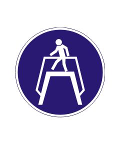 Переходить по надземному переходу (металл) 200*200 мм - Предписывающие знаки (M), Знаки безопасности (самоклейка, пластик, металл) -  1